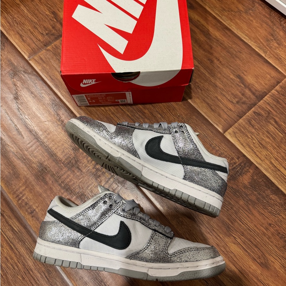 Women’s Nike dunk low size 6